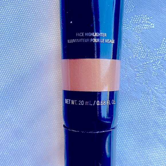 Anastasia Liquid Glow face highlighter in Bronzed. - Picture 2 of 4